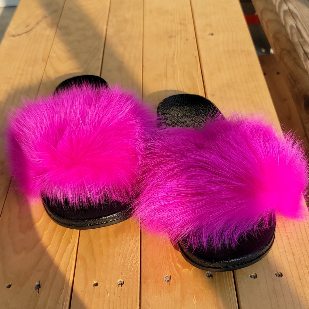 Paparazzi Pink fox fur slides